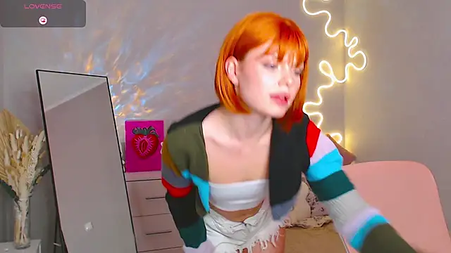 Snapshot of Red__Candy chatting on 02-24-25, 04:47 Red Candy online show from 02-24-25, 04:47