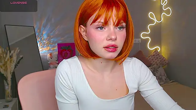 Snapshot of Red__Candy chatting on 02-25-25, 04:42 Red Candy online show from 02-25-25, 04:42