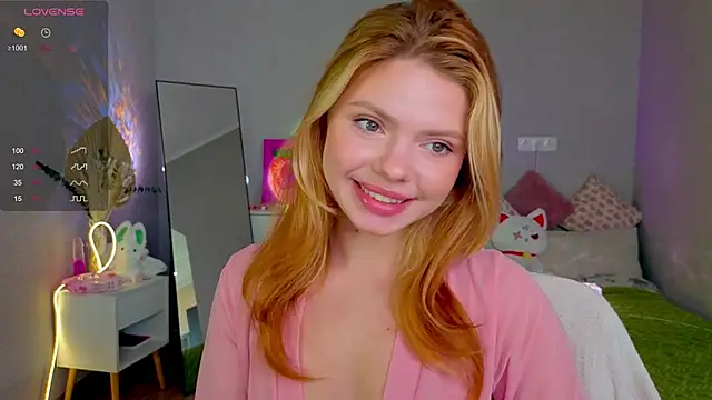 Snapshot of Red__Candy chatting on 10-07-25, 01:19 Red Candy online show from 10-07-25, 01:19