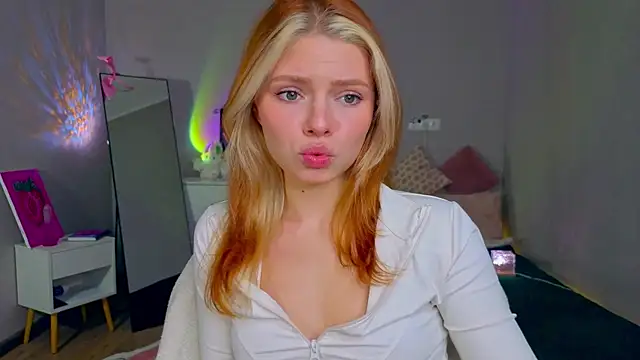 Snapshot of Red__Candy chatting on 11-16-25, 12:00 Red Candy online show from 11-16-25, 12:00