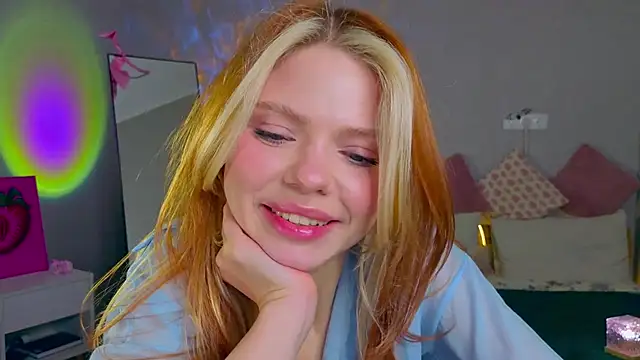 Snapshot of Red__Candy chatting on 11-25-25, 01:22 Red Candy online show from 11-25-25, 01:22