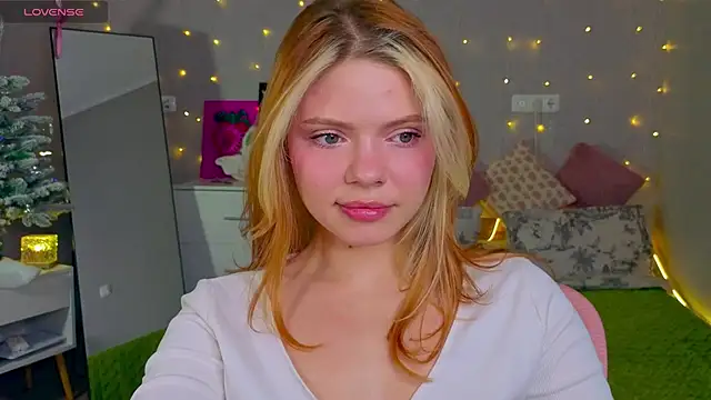 Snapshot of Red__Candy chatting on 12-15-25, 02:10 Red Candy online show from 12-15-25, 02:10