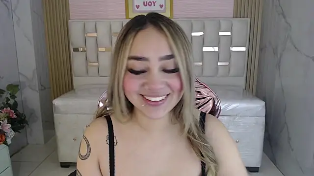 Snapshot of merloth_sub chatting on 02-05-25, 03:02 merloth sub online show from 02-05-25, 03:02