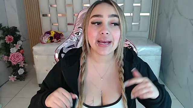 Snapshot of merloth_sub chatting on 02-15-25, 09:16 merloth sub online show from 02-15-25, 09:16