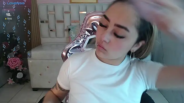 Snapshot of merloth_sub chatting on 03-01-25, 03:21 merloth sub online show from 03-01-25, 03:21