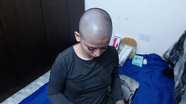 Snapshot of Bitsy_Messy chatting on 12-11-24, 12:44 Bitsy Messy online show from 12-11-24, 12:44