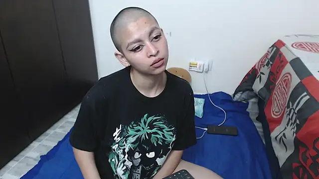 Snapshot of Bitsy_Messy chatting on 12-12-24, 02:04 Bitsy Messy online show from 12-12-24, 02:04