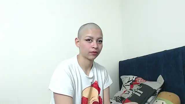 Snapshot of Bitsy_Messy chatting on 12-17-24, 09:28 Bitsy Messy online show from 12-17-24, 09:28