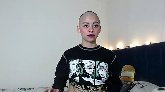 Snapshot of Bitsy_Messy chatting on 12-19-24, 04:45 Bitsy Messy online show from 12-19-24, 04:45