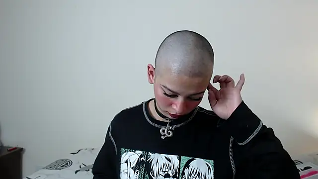 Snapshot of Bitsy_Messy chatting on 12-19-24, 09:18 Bitsy Messy online show from 12-19-24, 09:18