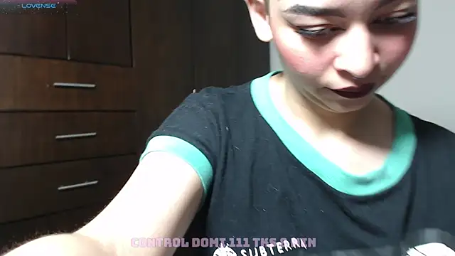 Snapshot of Bitsy_Messy chatting on 12-28-24, 12:24 Bitsy Messy online show from 12-28-24, 12:24