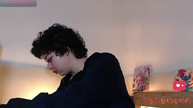 Snapshot of Bitsy_Messy chatting on 10-17-25, 08:33 Bitsy Messy online show from 10-17-25, 08:33