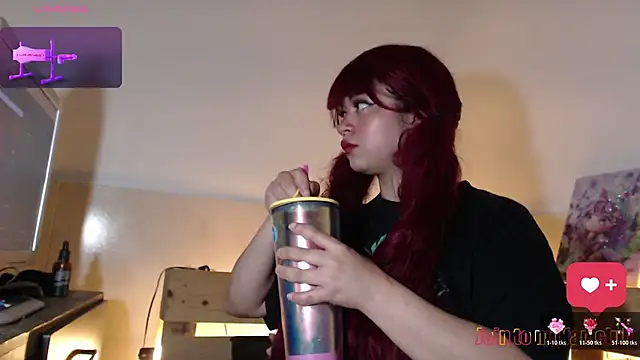 Snapshot of Bitsy_Messy chatting on 11-19-25, 06:13 Bitsy Messy online show from 11-19-25, 06:13