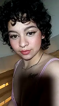 Snapshot of Bitsy_Messy chatting on 12-15-25, 05:23 Bitsy Messy online show from 12-15-25, 05:23