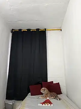 Snapshot of Velk_hot chatting on 12-14-24, 09:45 Velk hot online show from 12-14-24, 09:45