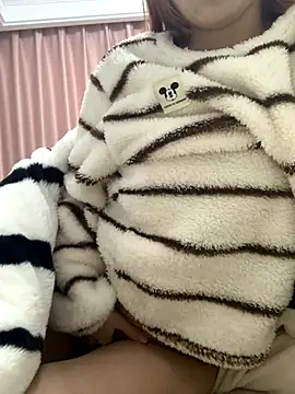 Snapshot of Aimeil chatting on 12-14-25, 06:45 Aimeil online show from 12-14-25, 06:45