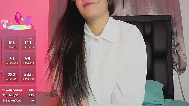 LuciaMoretti  online show from 02-15-26, 03:36