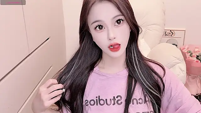 Snapshot of Neyllar chatting on 09-30-25, 04:50 Neyllar online show from 09-30-25, 04:50