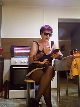 Snapshot of Ely_Elenita chatting on 11-25-25, 10:15 Ely Elenita online show from 11-25-25, 10:15