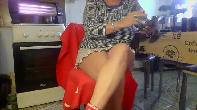 Snapshot of Ely_Elenita chatting on 01-15-26, 12:43 Ely Elenita online show from 01-15-26, 12:43