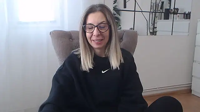 Snapshot of SukyGirl chatting on 01-21-25, 07:26 SukyGirl online show from 01-21-25, 07:26