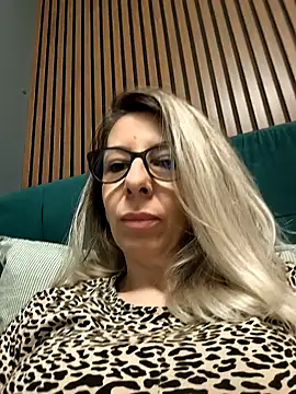 Snapshot of SukyGirl chatting on 02-19-25, 09:28 SukyGirl online show from 02-19-25, 09:28