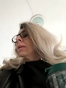 Snapshot of SukyGirl chatting on 02-28-25, 06:43 SukyGirl online show from 02-28-25, 06:43