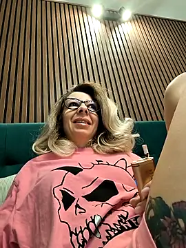 Snapshot of SukyGirl chatting on 03-02-25, 06:48 SukyGirl online show from 03-02-25, 06:48