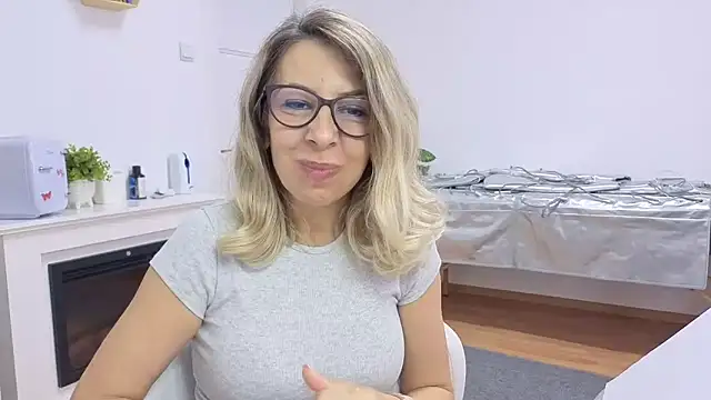 Snapshot of SukyGirl chatting on 03-13-25, 08:48 SukyGirl online show from 03-13-25, 08:48