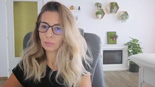 Snapshot of SukyGirl chatting on 09-25-25, 07:34 SukyGirl online show from 09-25-25, 07:34