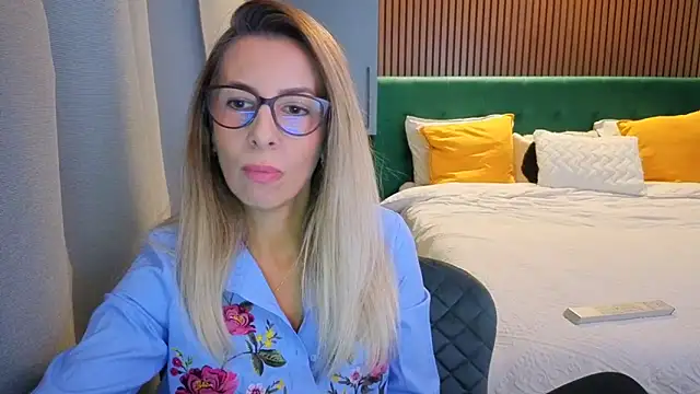 Snapshot of SukyGirl chatting on 09-30-25, 02:11 SukyGirl online show from 09-30-25, 02:11