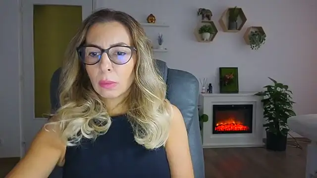 Snapshot of SukyGirl chatting on 10-16-25, 07:20 SukyGirl online show from 10-16-25, 07:20