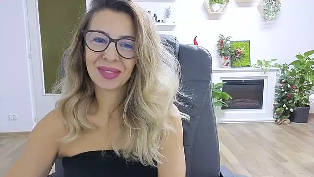 Snapshot of SukyGirl chatting on 11-28-25, 09:23 SukyGirl online show from 11-28-25, 09:23