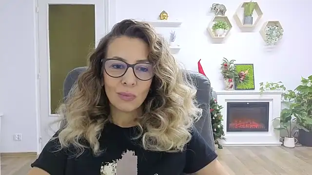 Snapshot of SukyGirl chatting on 12-02-25, 10:53 SukyGirl online show from 12-02-25, 10:53