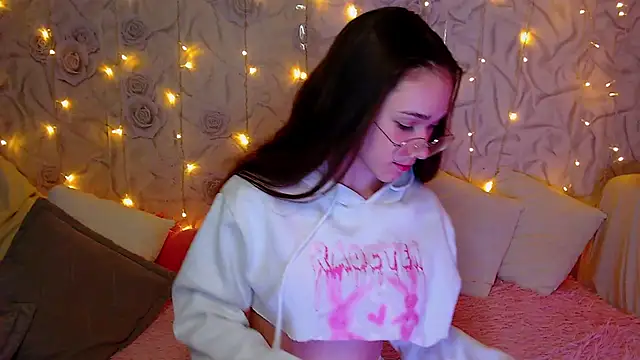 Snapshot of fluffy_kitty_ chatting on 10-17-25, 03:25 fluffy kitty online show from 10-17-25, 03:25