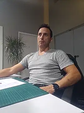 Snapshot of Lucas___81 chatting on 11-26-25, 07:15 Lucas 81 online show from 11-26-25, 07:15