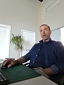 Lucas   81 online show from 05-09-26, 09:47