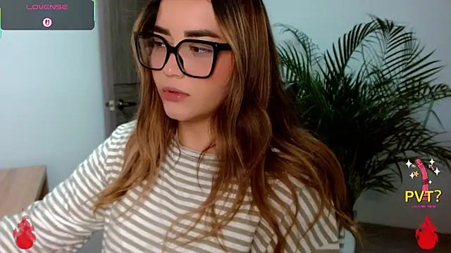 Snapshot of Lucia_star__ chatting on 04-21-26, 10:34 Lucia star online show from 04-21-26, 10:34