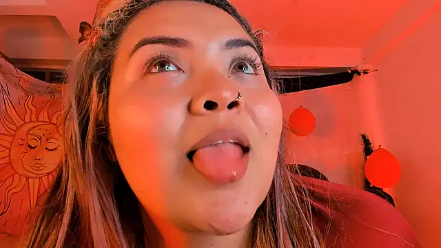 Snapshot of Agatha_humidity chatting on 02-17-25, 06:53 Agatha humidity online show from 02-17-25, 06:53