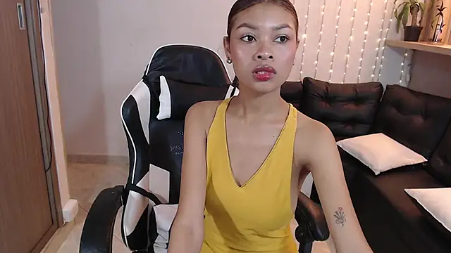 Snapshot of Perla_prg chatting on 02-17-25, 12:05 Perla prg online show from 02-17-25, 12:05