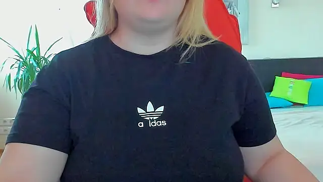 Snapshot of Doliss chatting on 09-12-25, 06:02 Doliss online show from 09-12-25, 06:02