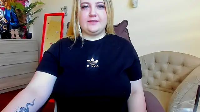 Snapshot of Doliss chatting on 09-21-25, 06:04 Doliss online show from 09-21-25, 06:04