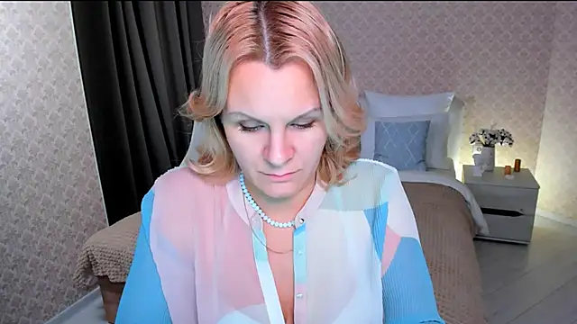 Snapshot of Louisa_Bay chatting on 12-13-24, 02:38 Louisa Bay online show from 12-13-24, 02:38