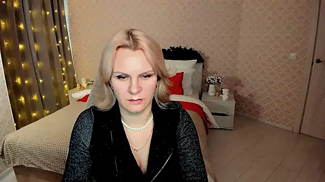 Snapshot of Louisa_Bay chatting on 01-15-25, 07:48 Louisa Bay online show from 01-15-25, 07:48