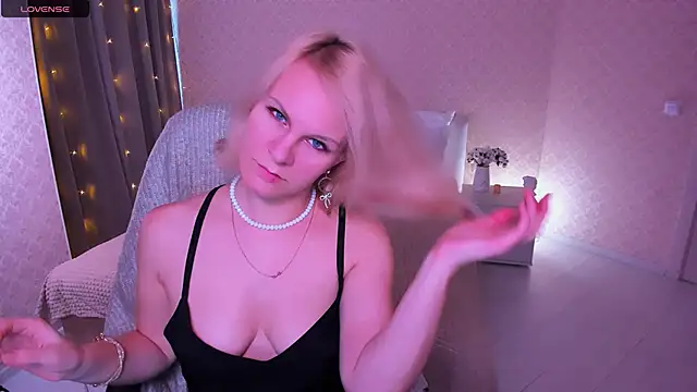 Snapshot of Louisa_Bay chatting on 01-24-25, 07:51 Louisa Bay online show from 01-24-25, 07:51