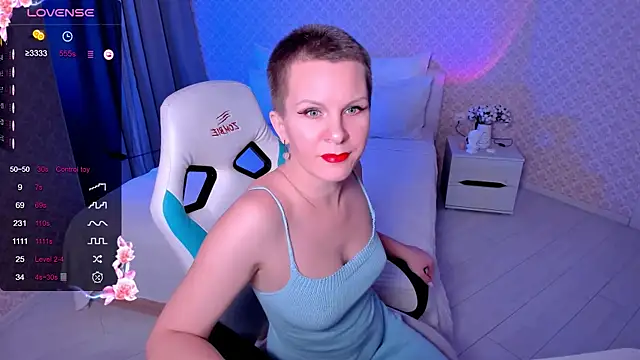 Snapshot of Louisa_Bay chatting on 11-28-25, 04:53 Louisa Bay online show from 11-28-25, 04:53