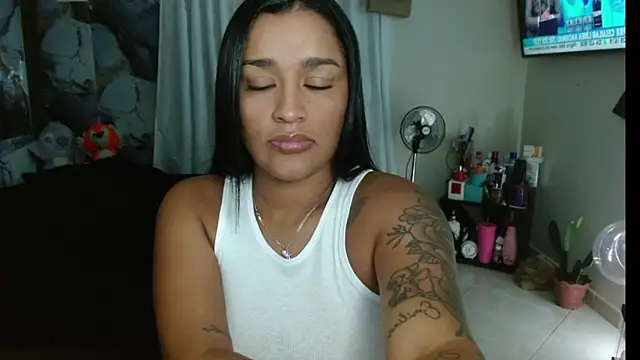 Snapshot of KatalinnaBrown chatting on 11-29-25, 10:18 KatalinnaBrown online show from 11-29-25, 10:18