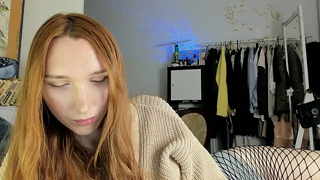 Snapshot of LisaIcon chatting on 11-23-25, 01:33 LisaIcon online show from 11-23-25, 01:33