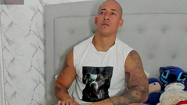 Snapshot of luigiferrara chatting on 05-25-26, 09:43 luigiferrara online show from 05-25-26, 09:43