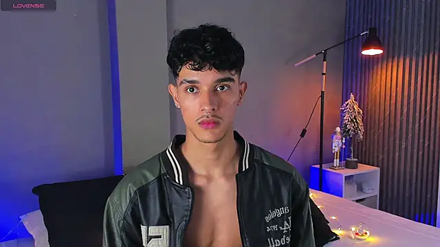 Snapshot of Busterspinter chatting on 12-13-24, 06:53 Busterspinter online show from 12-13-24, 06:53